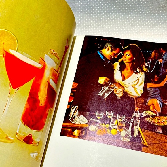 VTG. 70’s Playboy's Host & Bar Book -Hardcover - Picture 7 of 14